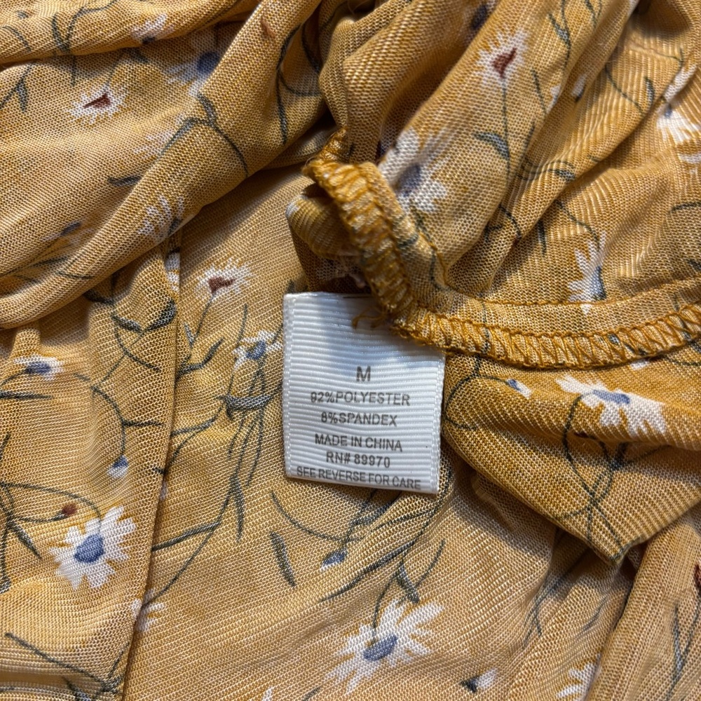 Eden & Olivia Blouse Medium Mustard Gold Floral White Sleeveless Buttons Boho - Picture 12 of 14
